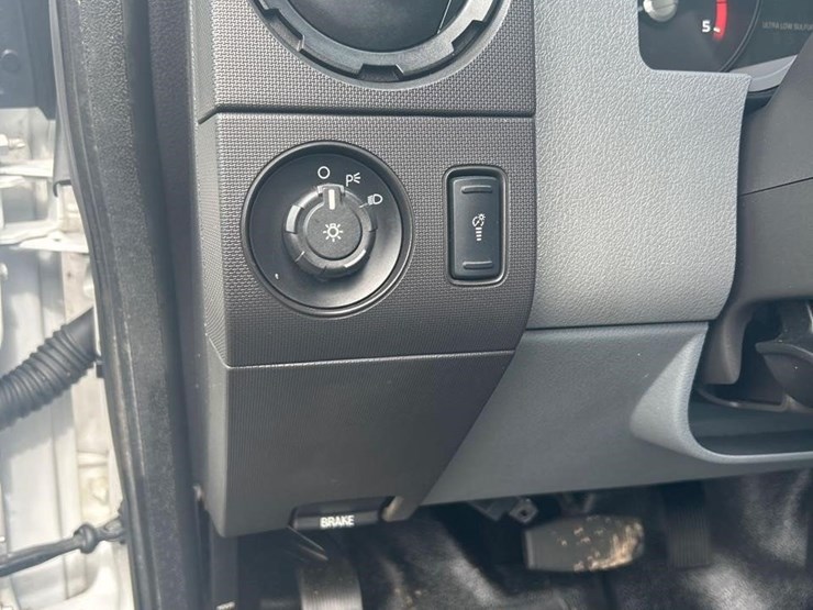 2015-ford-f350-sd-image-36