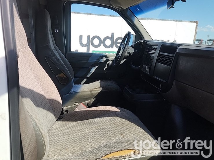 2006-gmc-savana-g2500-image-28