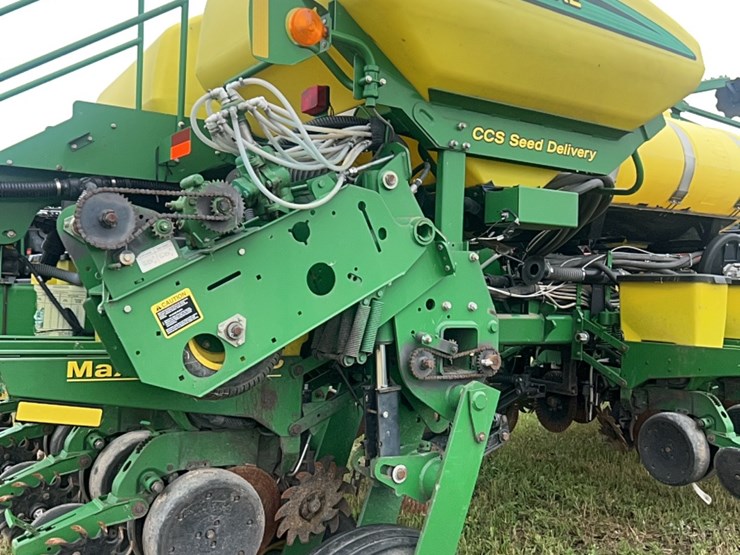john-deere-16-image-50
