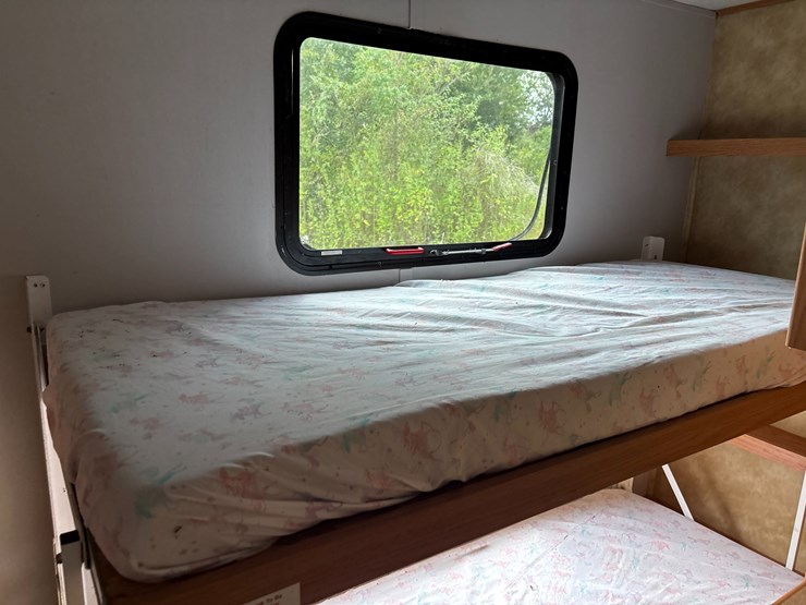 #200-•-heartland-big-country-camper-image-13