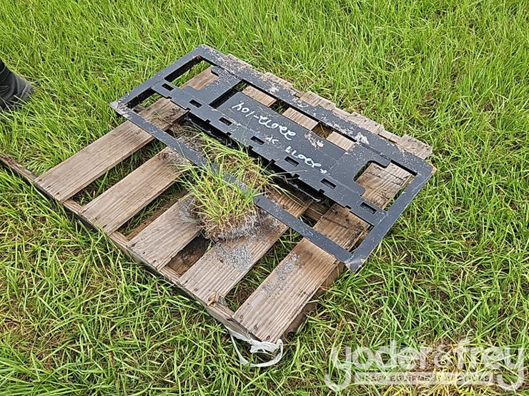forks-to-suit-mini-skidsteer-image-1