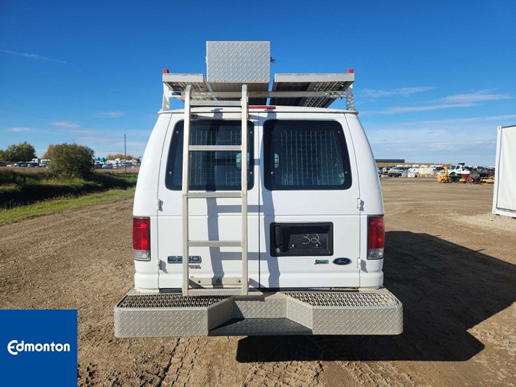 2012-ford-cargo-image-18
