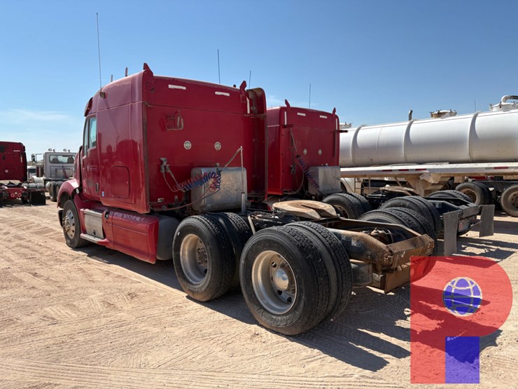 2012-peterbilt-587-image-4
