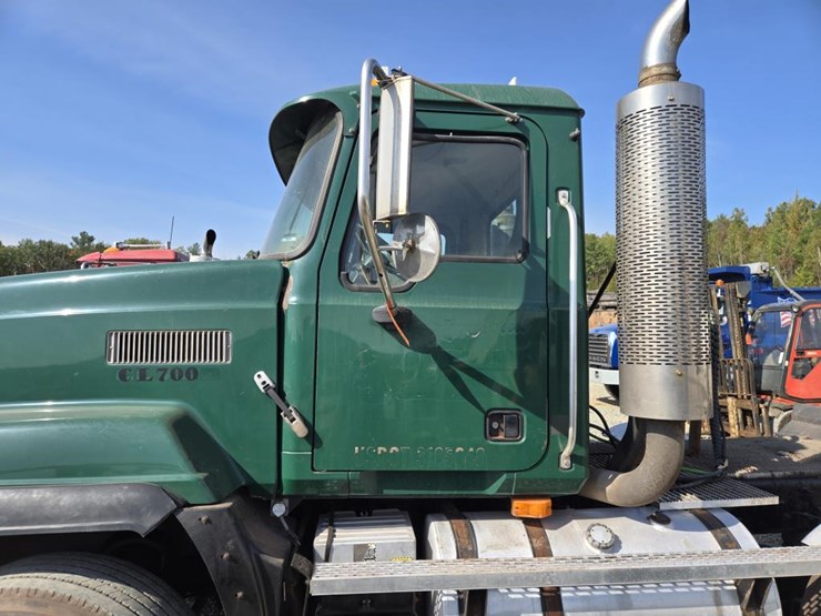 2005-mack-cl733-image-12
