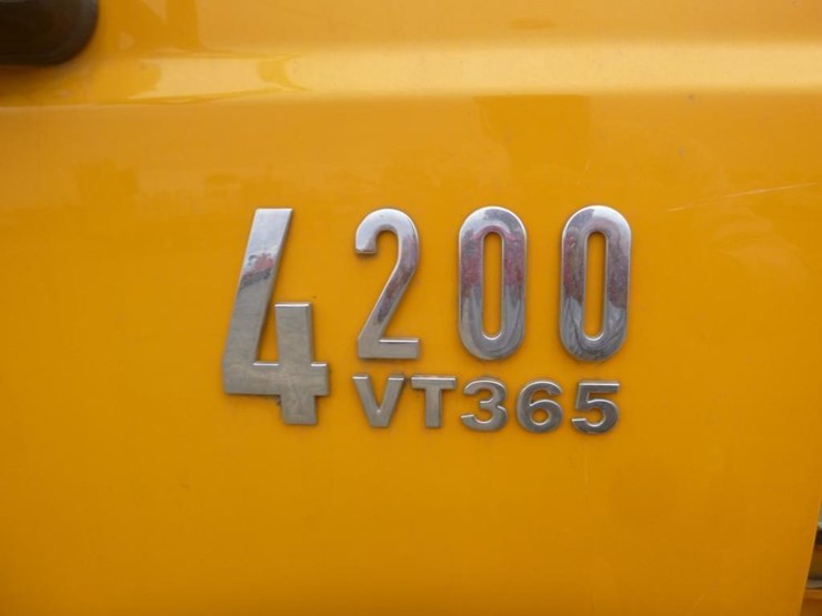 2004-international-durastar-4200-image-21