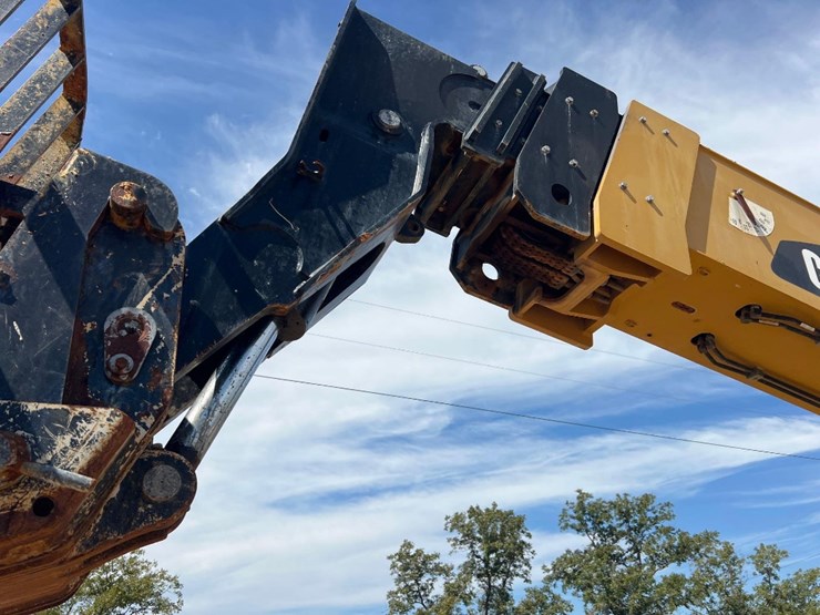 2018-caterpillar-tl1055d-image-10