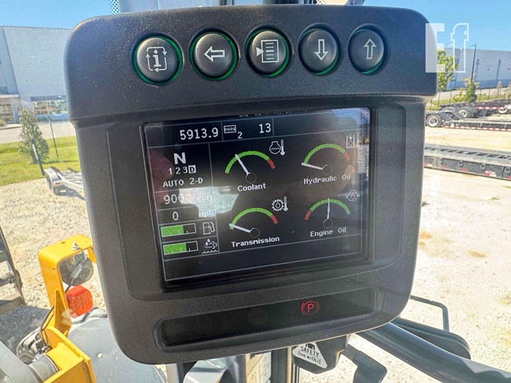 2017-deere-624kii-image-11