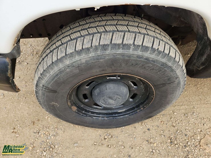 2005-ford-cargo-image-29