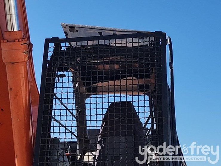 2015-hitachi-zx300-lc-6-image-24