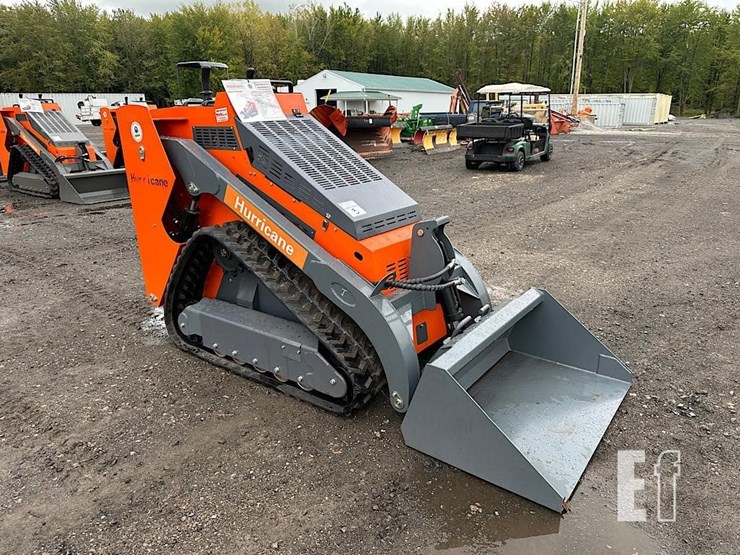 hurricane-mini-skid-steer-9-image-3