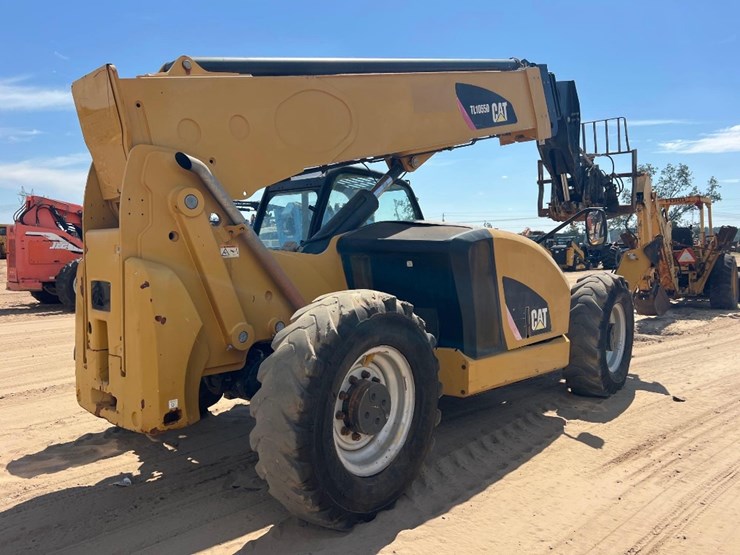 2018-caterpillar-tl1055d-image-4
