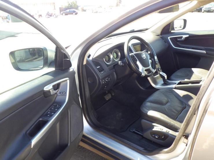 2013-volvo-xc60-image-5