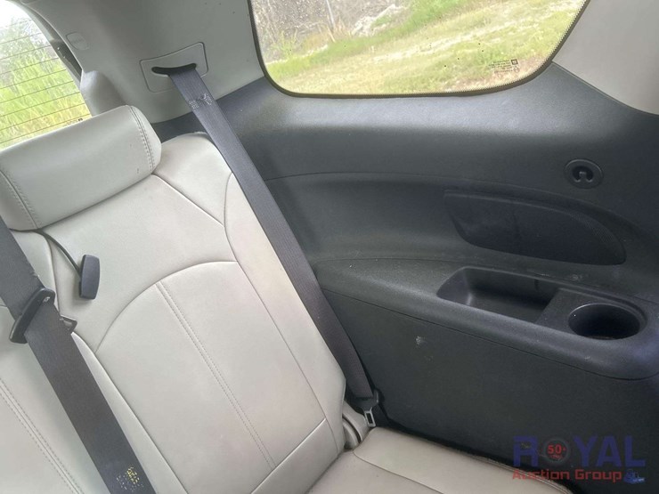 2012-gmc-acadia-suv-image-29