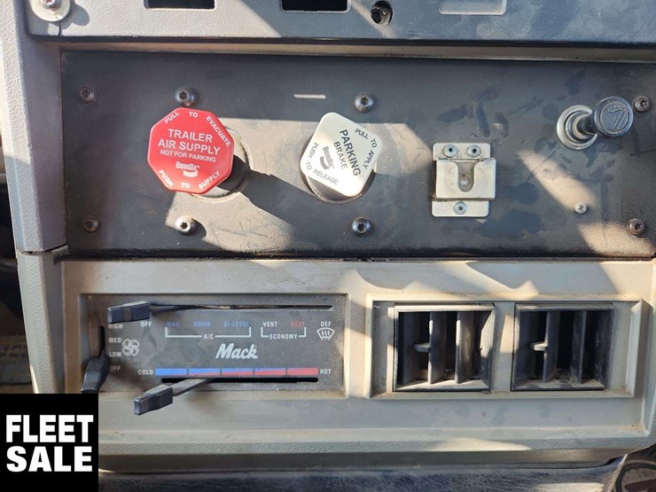 1995-mack-ch613-image-26