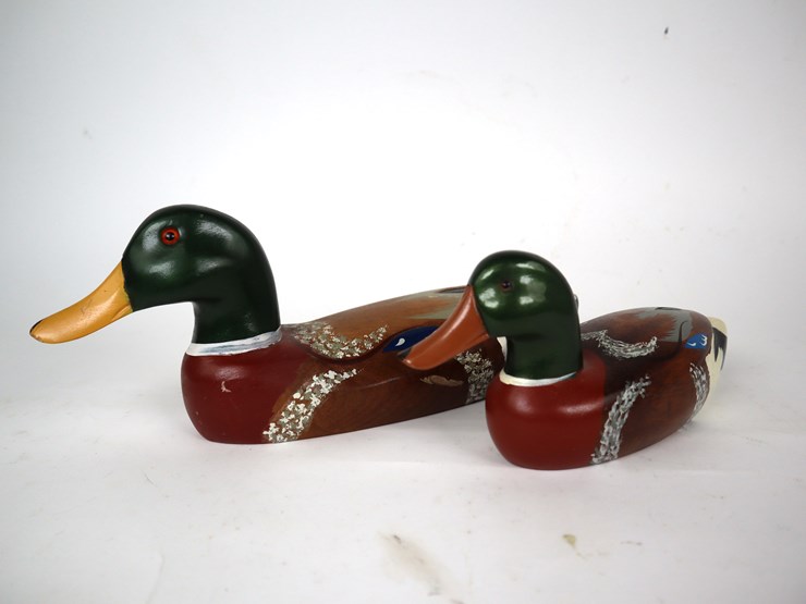 #71-•-#4252-•-(2)-hand-painted-wood-mallard-duck-decoys-image-1