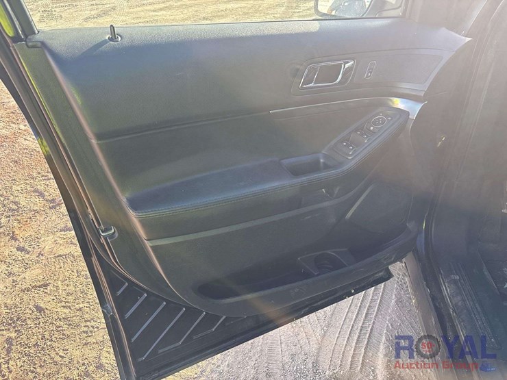 2017-ford-explorer-image-11