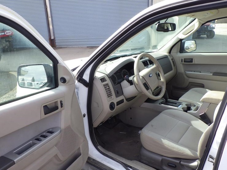 2011-ford-escape-image-5