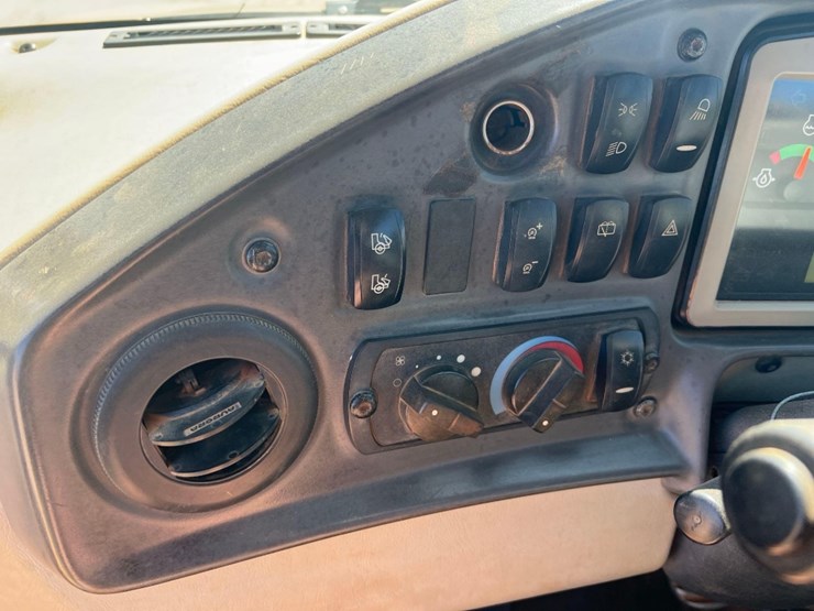 caterpillar-740b-image-38