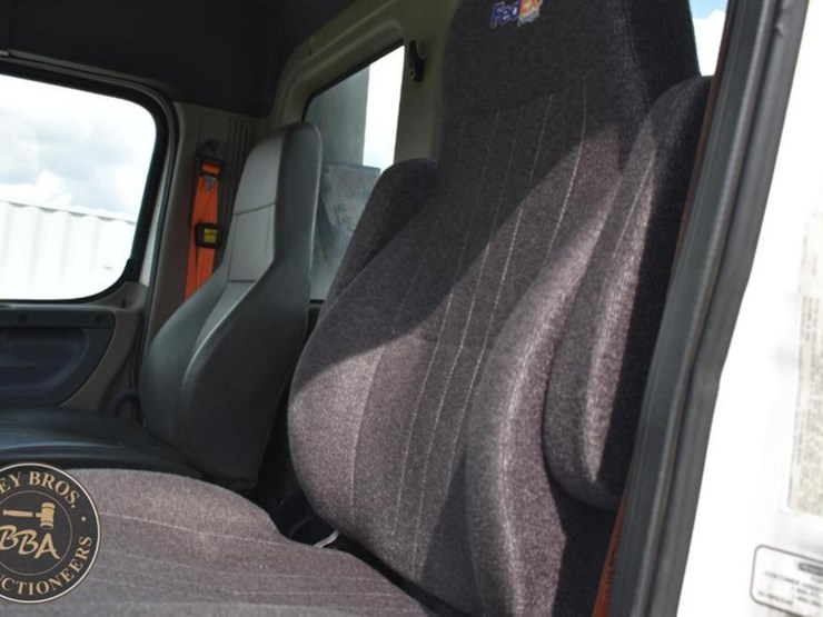 2015-freightliner-cascadia-125-image-15