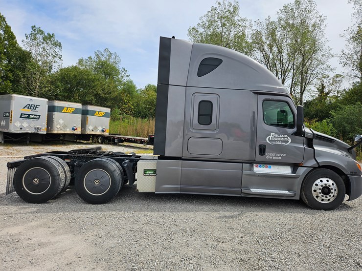 2019-freightliner-cascadia-126-image-23