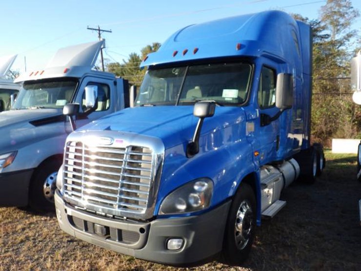 2020-freightliner-cascadia-125-image-1