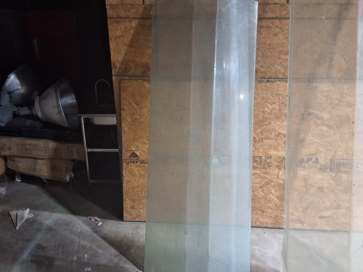 #523-•-lot-of-unused-plexiglass-for-serving-bars-with-brackets-image-3