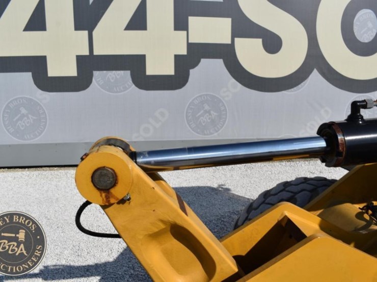 2011-caterpillar-908h-image-29