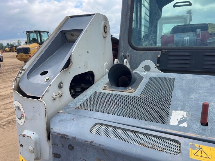 2019-takeuchi-tl8-image-21