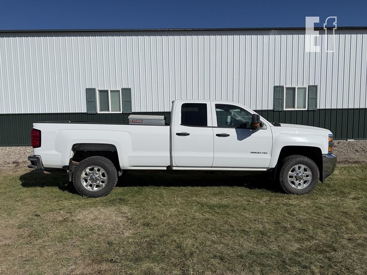 2017-chevrolet-silverado-2500hd-image-13