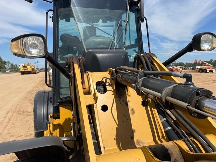2017-caterpillar-908m-image-22
