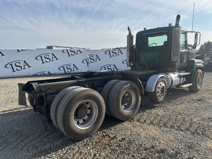 2005-mack-cl733-image-5