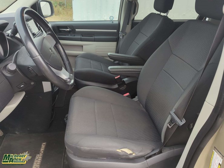 2010-dodge-grand-caravan-sxt-image-14