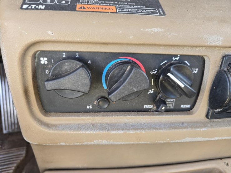 2005-mack-cl733-image-62
