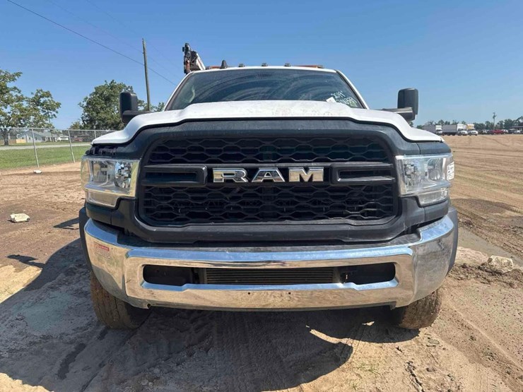 2019-dodge-ram-5500-image-3