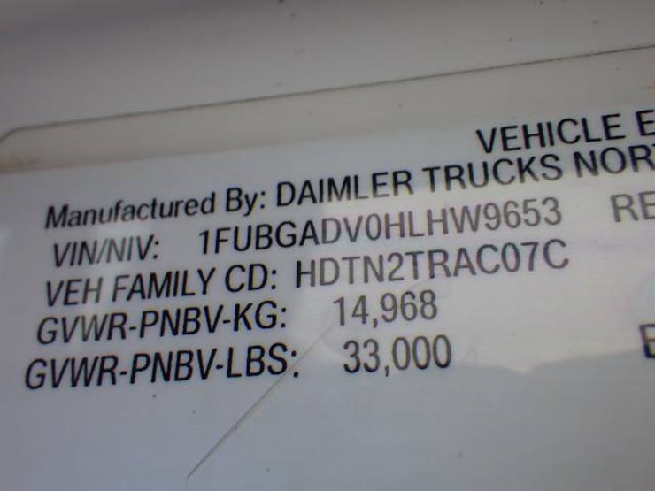 2017-freightliner-cascadia-113-image-10
