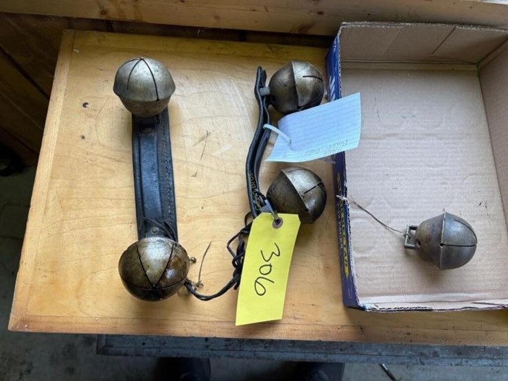 5-large-brass-sleigh-bells-image-1