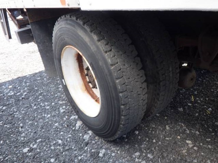 2013-hino-268-image-4