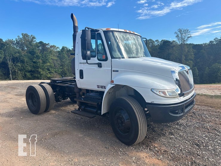 2012-international-durastar-4400-image-2