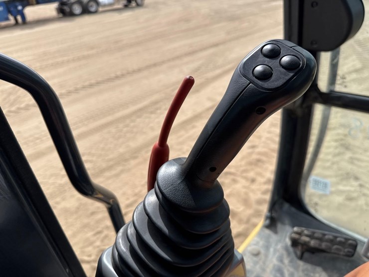 deere-245g-lc-image-29