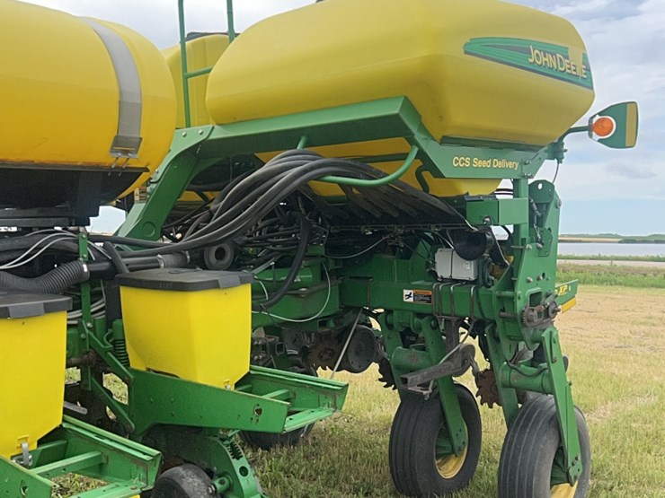 john-deere-16-image-11