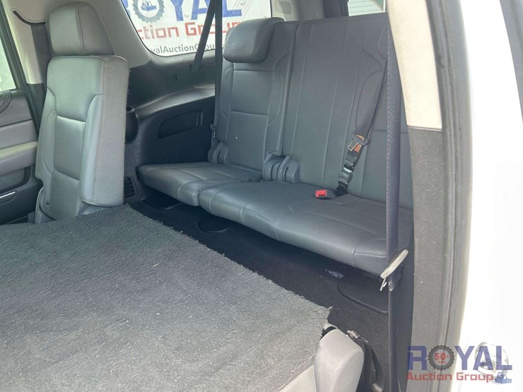 2019-chevrolet-suburban-image-21