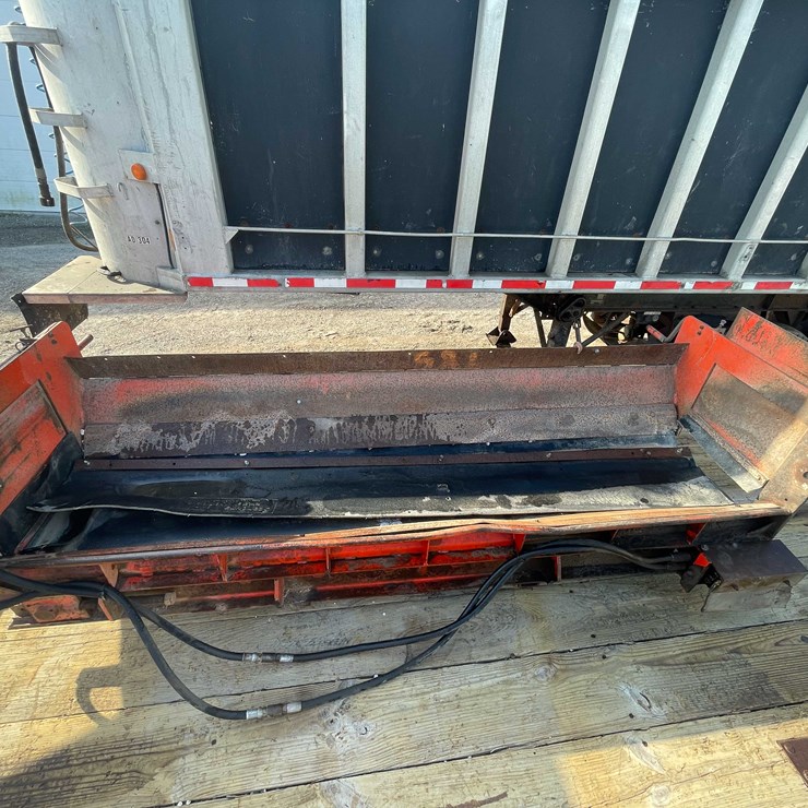 #1894 • HTC Hydraulic Truck Side Conveyor