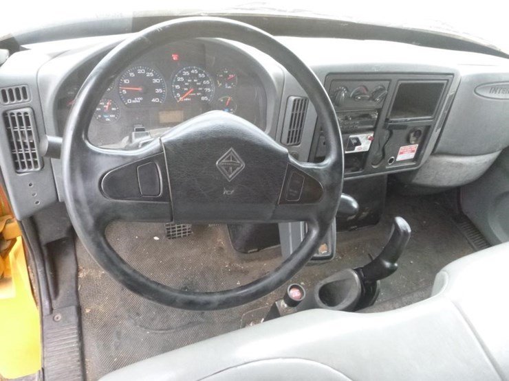 2004-international-durastar-4200-image-16
