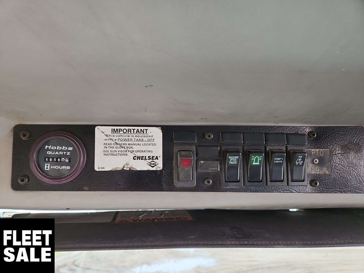 2001-freightliner-fl80-image-16