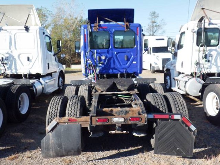 2019-freightliner-cascadia-125-image-6