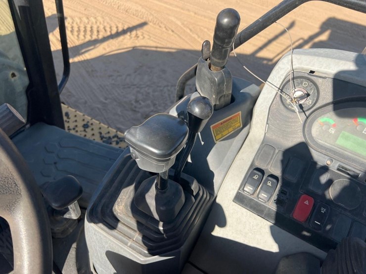 2018-caterpillar-415f2-il-image-34