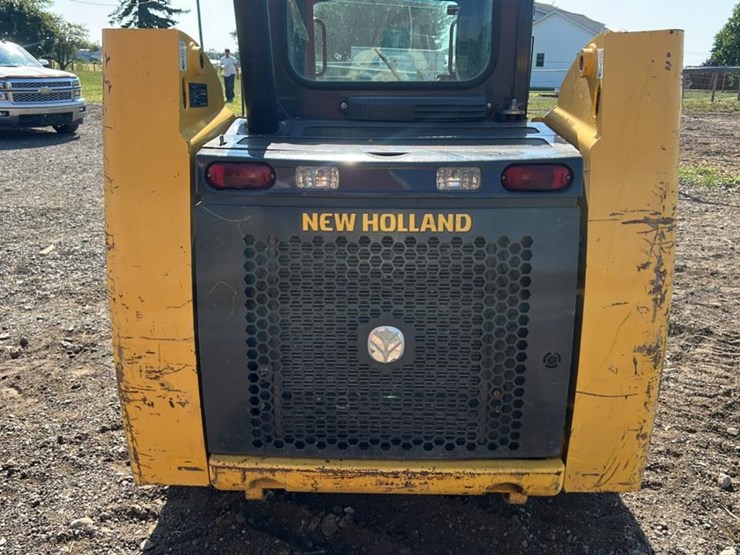 2011-new-holland-l215-image-23