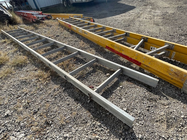 #1900-•-werner-fiberglass-extension-ladder-image-8