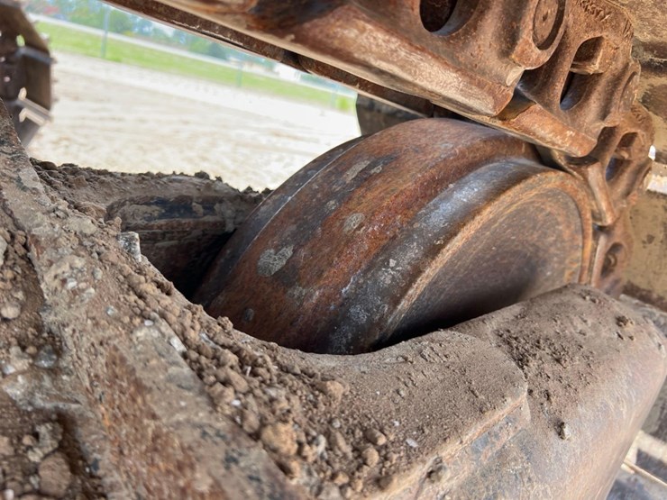 2016-caterpillar-325fl-image-13