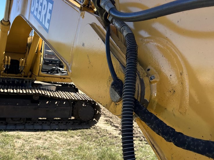 deere-200-lc-image-51